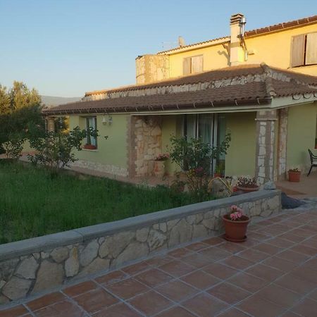 Villa Renzo E Lucia Sant Isidoro  外观 照片