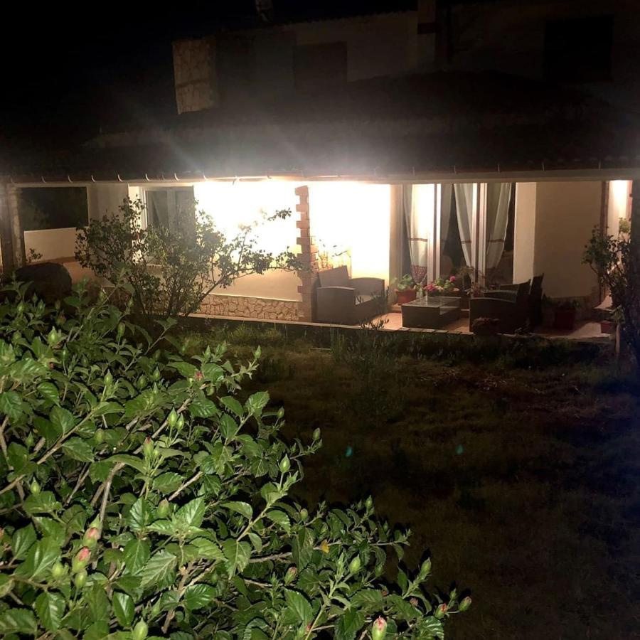 Villa Renzo E Lucia Sant Isidoro  外观 照片