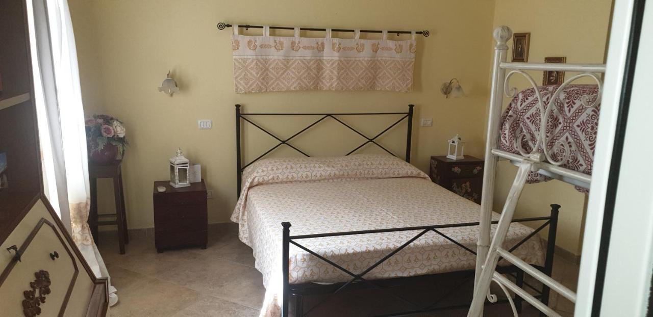 Villa Renzo E Lucia Sant Isidoro  外观 照片