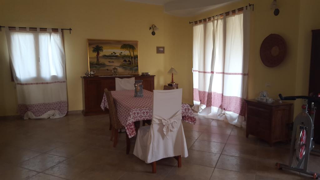 Villa Renzo E Lucia Sant Isidoro  外观 照片