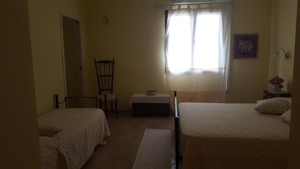 Villa Renzo E Lucia Sant Isidoro  外观 照片