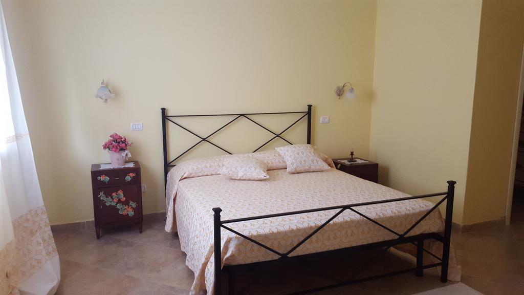 Villa Renzo E Lucia Sant Isidoro  外观 照片