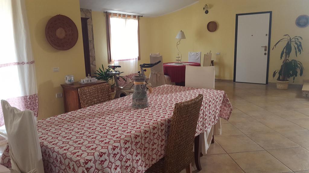 Villa Renzo E Lucia Sant Isidoro  外观 照片