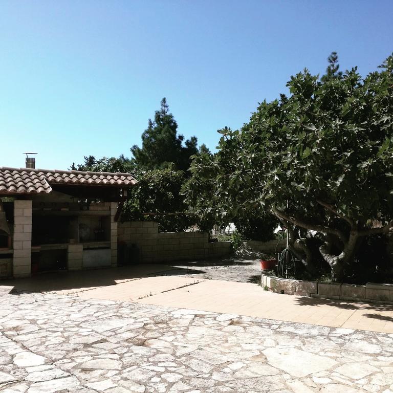 Villa Renzo E Lucia Sant Isidoro  外观 照片