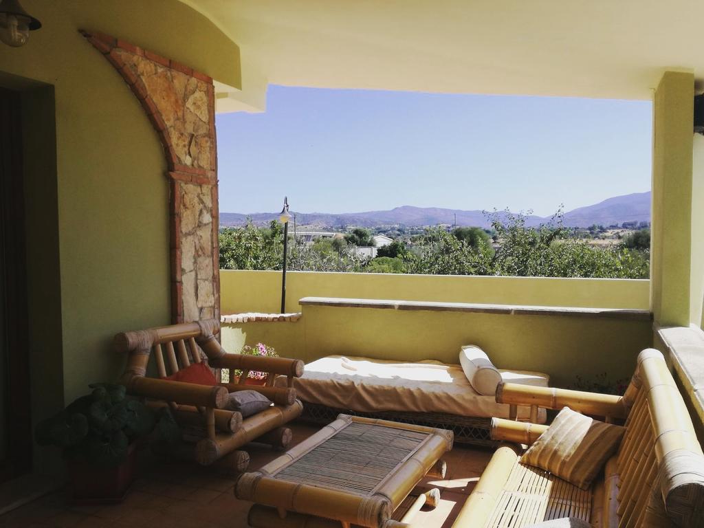 Villa Renzo E Lucia Sant Isidoro  外观 照片