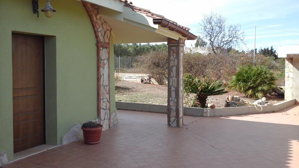 Villa Renzo E Lucia Sant Isidoro  外观 照片