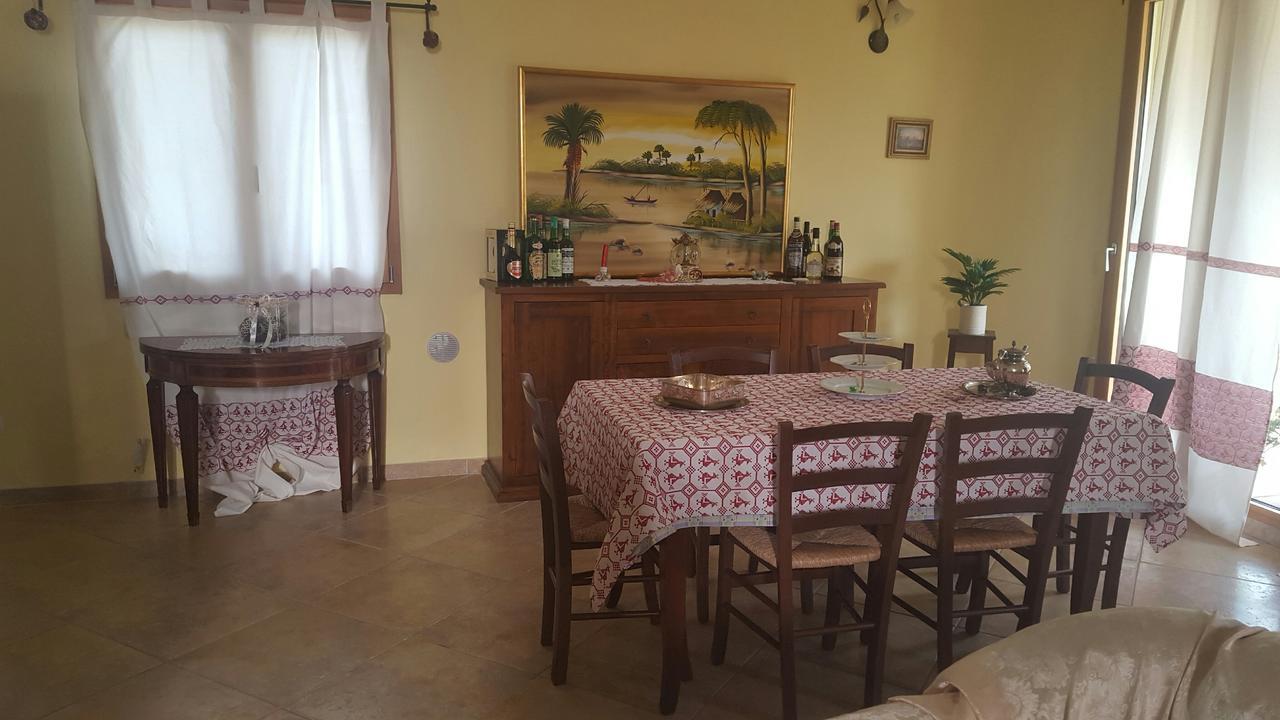 Villa Renzo E Lucia Sant Isidoro  外观 照片