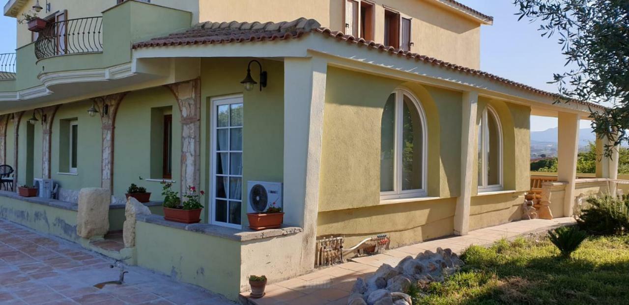 Villa Renzo E Lucia Sant Isidoro  外观 照片