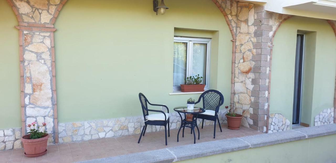 Villa Renzo E Lucia Sant Isidoro  外观 照片