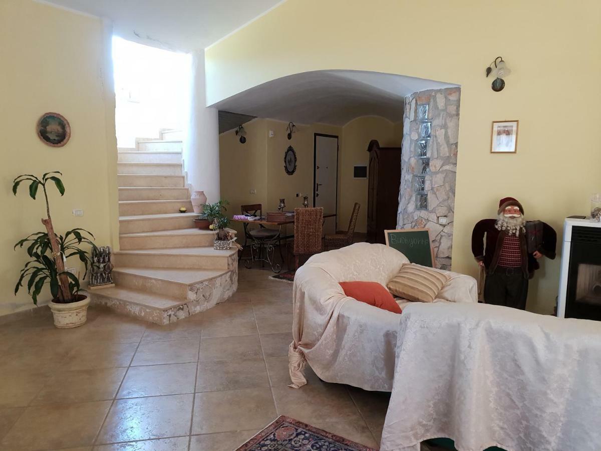 Villa Renzo E Lucia Sant Isidoro  外观 照片