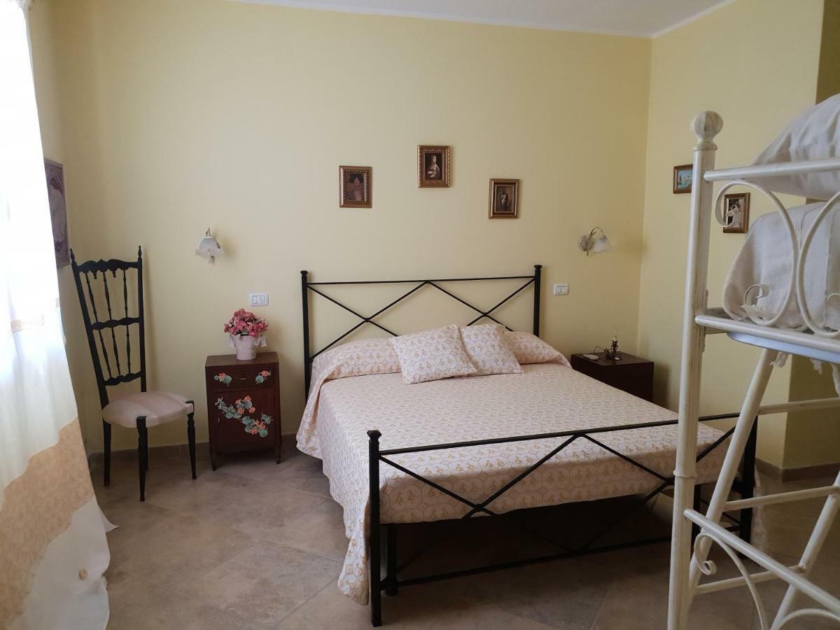 Villa Renzo E Lucia Sant Isidoro  外观 照片