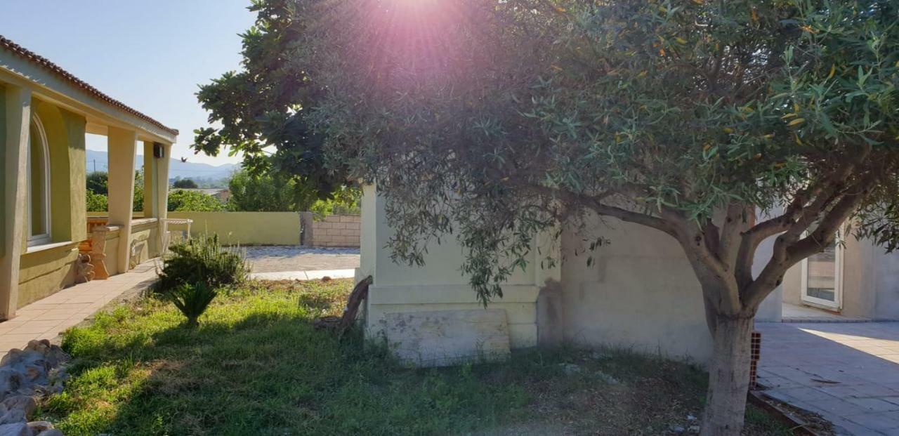 Villa Renzo E Lucia Sant Isidoro  外观 照片