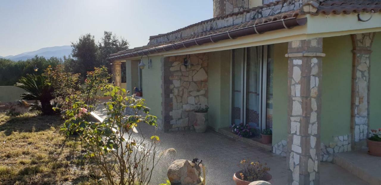 Villa Renzo E Lucia Sant Isidoro  外观 照片