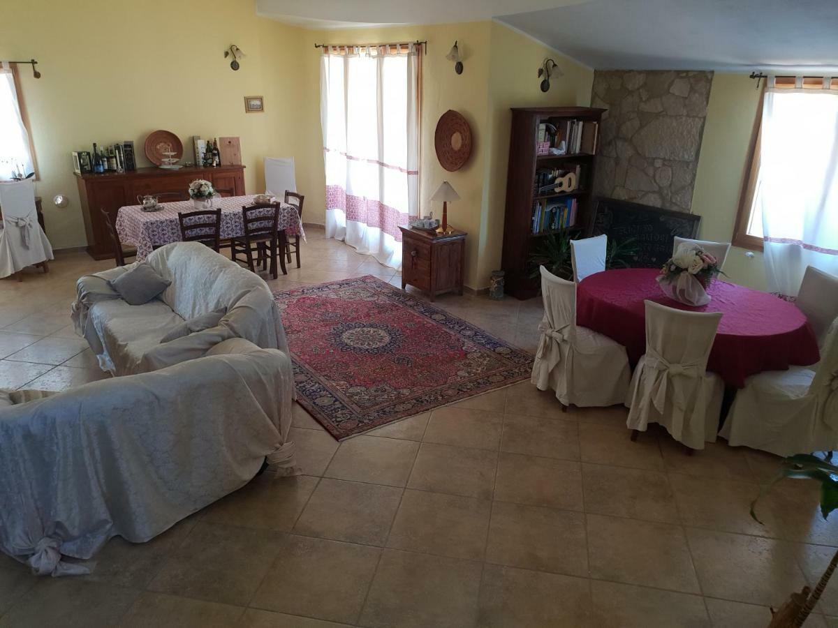 Villa Renzo E Lucia Sant Isidoro  外观 照片