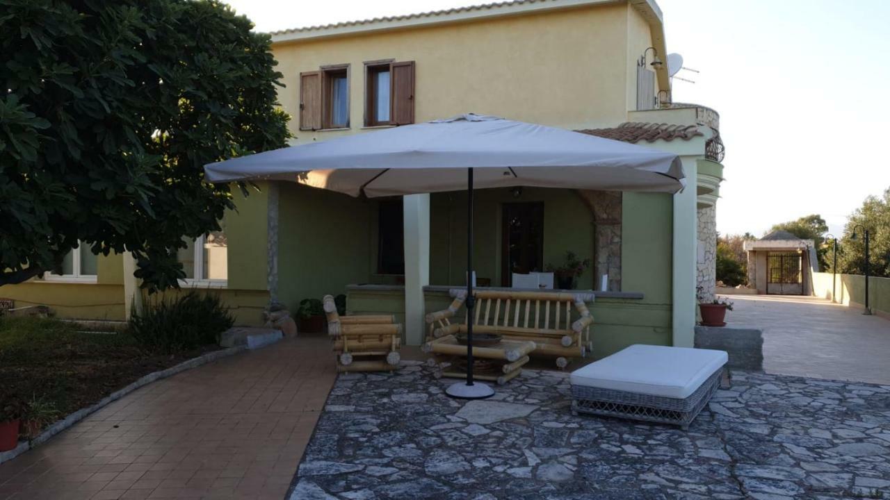 Villa Renzo E Lucia Sant Isidoro  外观 照片