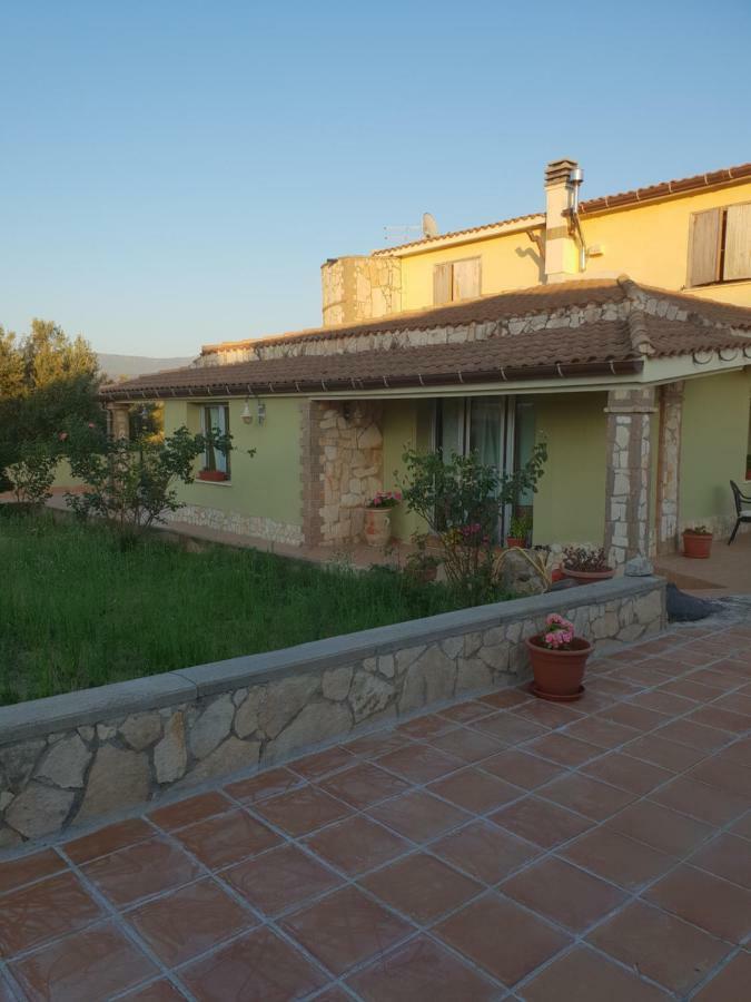 Villa Renzo E Lucia Sant Isidoro  外观 照片