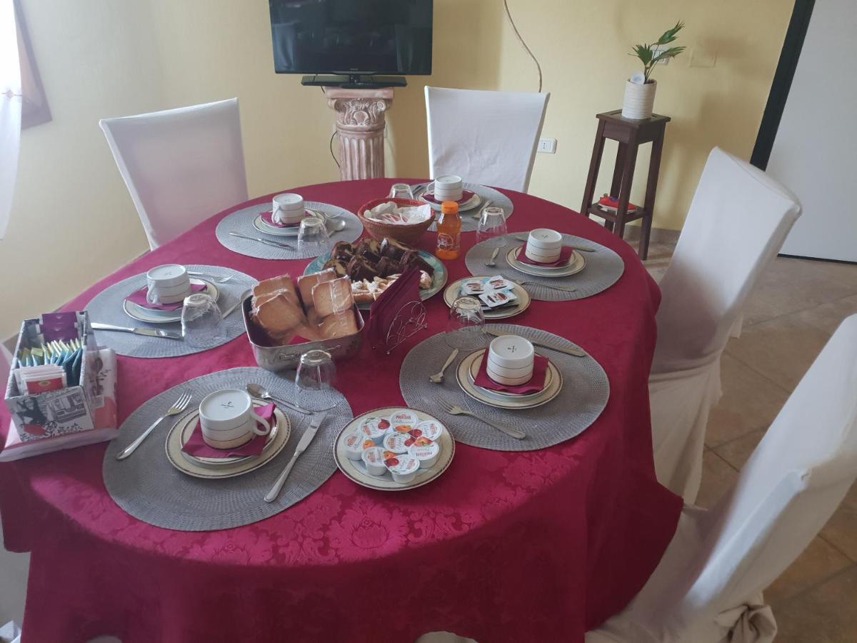 Villa Renzo E Lucia Sant Isidoro  外观 照片